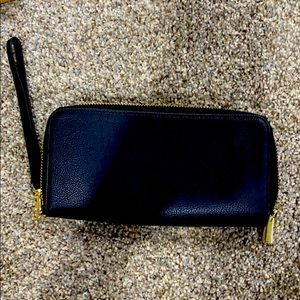 Black clutch
